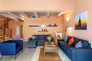 Căn hộ, 3 phòng ngủ, ban công, quang cảnh vườn | Phòng khách