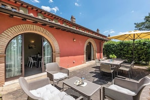 Appartement, 3 chambres, balcon, vue jardin | Restauration extérieure