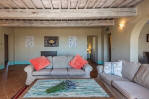 Living room - Apartment Olivo - 3 Bedroom Apartment in Tuscany (Trequanda)