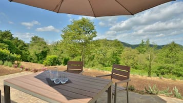 Chalet, 2 Bedrooms, Smoking, Balcony | Outdoor dining
