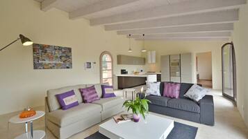 Chalet, 2 slaapkamers, roken, balkon | Woonkamer