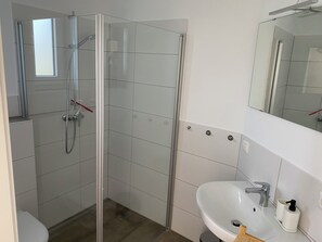 Bathroom - Bungalow on Lake Krakow in Serrahn - coziness meets nature (Kuchelmiß)