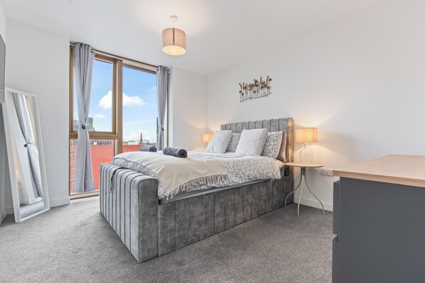1 bedroom, iron/ironing board, free WiFi, bed sheets - Apt-sleeps 2/3-bullring & Grand Central Close (Birmingham)