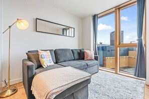 Living area - Apt-sleeps 2/3-bullring & Grand Central Close (Birmingham)