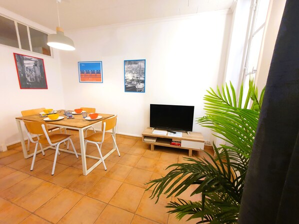 Dining - Vieux Nice - downtown - very practical apartment (Nice)