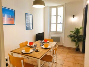 Dining - Vieux Nice - downtown - very practical apartment (Nice)