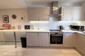 Private kitchen - Two Bedroom Flat in Didcot (Sleeps 7) (Didcot)