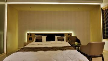 Escritorio, espacio para trabajar con laptop y wifi gratis