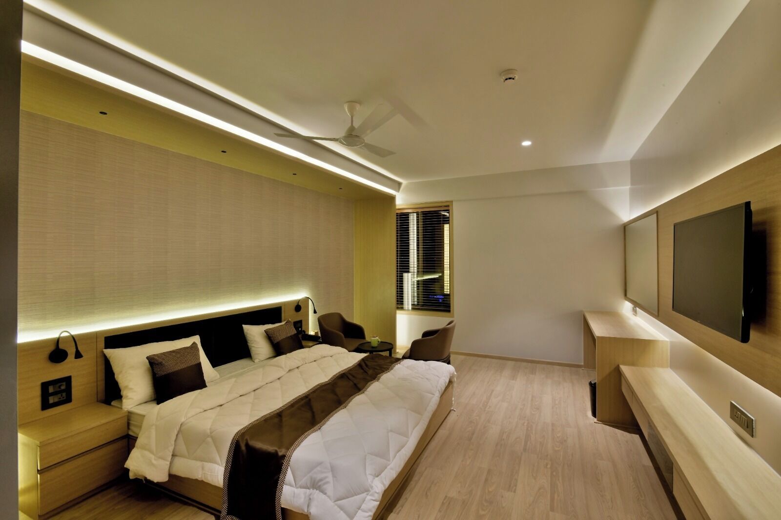 Comfort Room, City View | Desk, laptop workspace, free WiFi