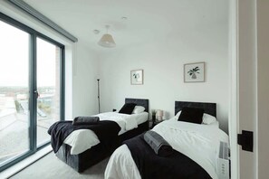 Iron/ironing board, WiFi, bed sheets - Leeds 3-Bed • Long Stays up to 40% Off (Leeds)