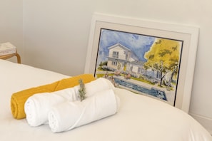 4 bedrooms, iron/ironing board, WiFi, bed sheets
