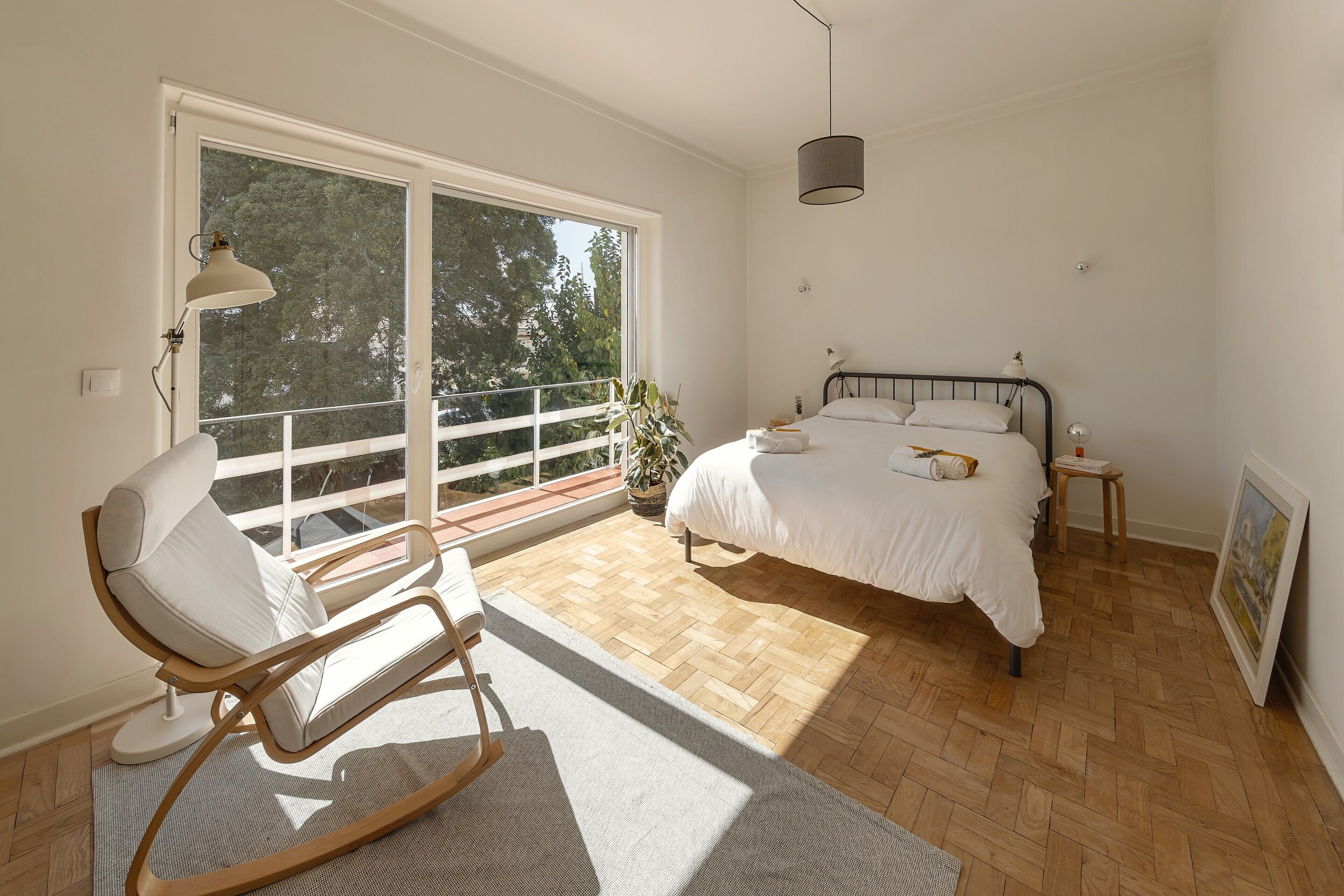 4 slaapkamers, een strijkplank/strijkijzer, wifi, beddengoed