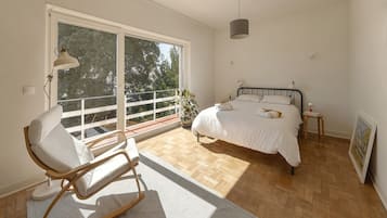 4 slaapkamers, een strijkplank/strijkijzer, wifi, beddengoed