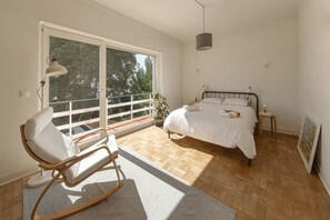 4 slaapkamers, een strijkplank/strijkijzer, wifi, beddengoed