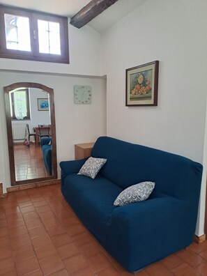 TV - MansardHouse: A cozy attic near Bellagio, ideal for hiking. (Magreglio)