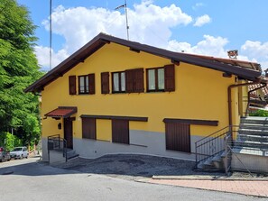 Exterior - MansardHouse: A cozy attic near Bellagio, ideal for hiking. (Magreglio)