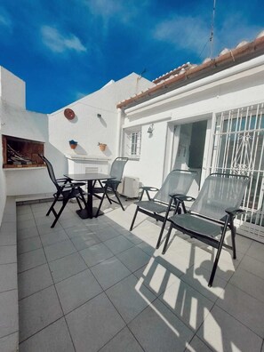 Outdoor dining - Apartment with terrace close to the sea (L'Escala)