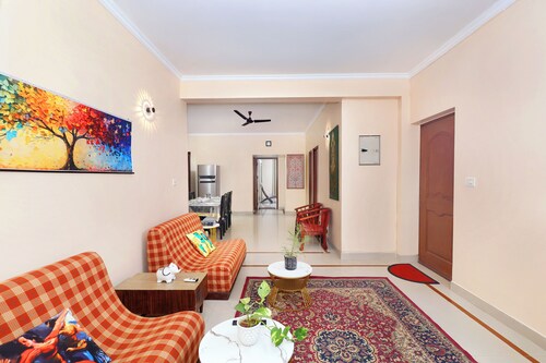 Taj Luxuria by Red Olive10min to Taj Mahal3bhk