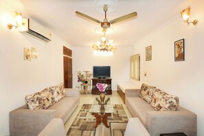 Front of property - Amber Crest by Redolive10min ~airportdelhi2bhk (New Delhi)