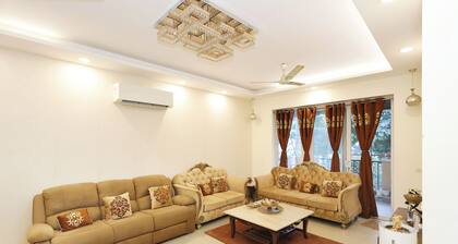 Golden Oak by Redolivenr. DLF Golf Course3bhk