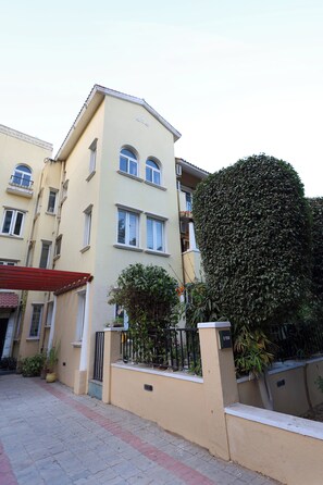 Apartment (2 Bedrooms) | Interior - Golden Oak by Redolivenr. DLF Golf Course3bhk (Gurugram)