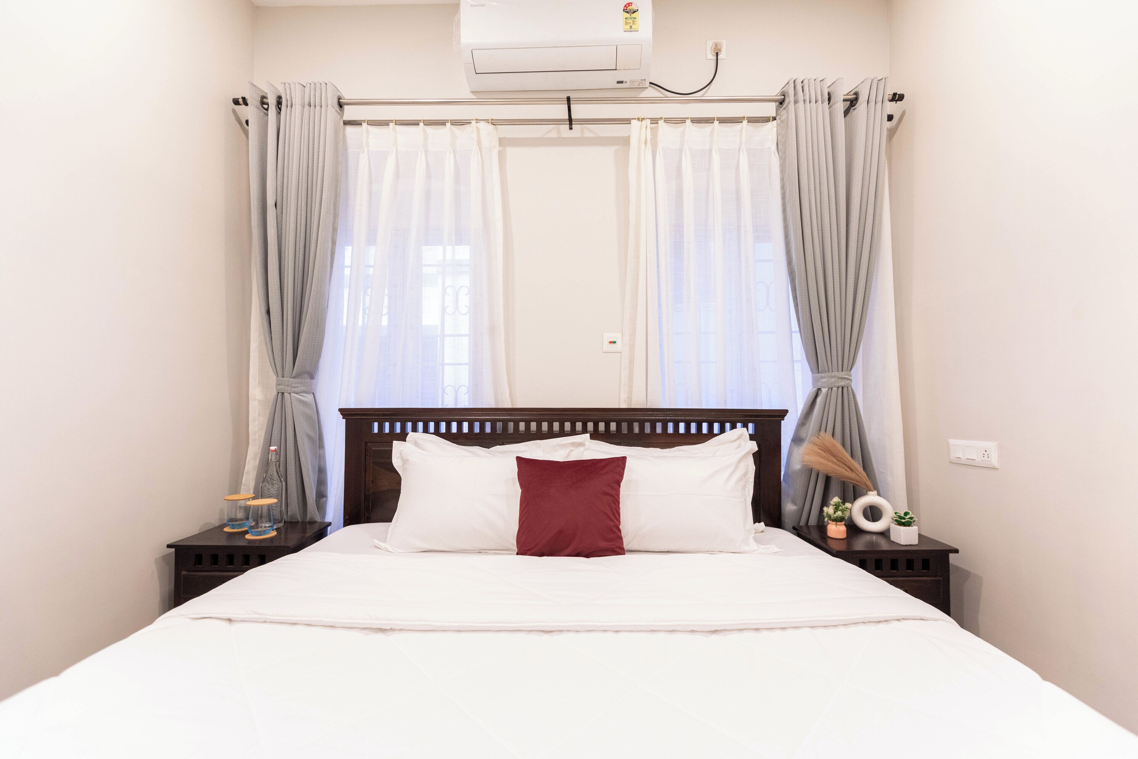 อพาร์ทเมนท์ (3 Bedrooms) | 3 ห้องนอน, เตารีด/โต๊ะรีดผ้า, ผ้าปูที่นอน