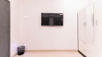 Apartment (3 Bedrooms) | 3 bedrooms, iron/ironing board, bed sheets