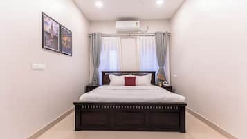 Apartment (3 Bedrooms) | 3 bedrooms, iron/ironing board, bed sheets