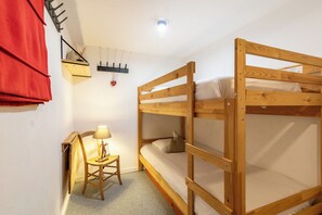 Internet - At the foot of the slopes, 2-room mezzanine, balcony, south-facing, ESF and shops nearby. (Tignes)