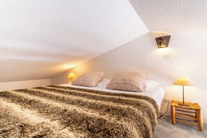 Internet - At the foot of the slopes, 2-room mezzanine, balcony, south-facing, ESF and shops nearby. (Tignes)