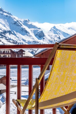 Property grounds - At the foot of the slopes, 2-room mezzanine, balcony, south-facing, ESF and shops nearby. (Tignes)