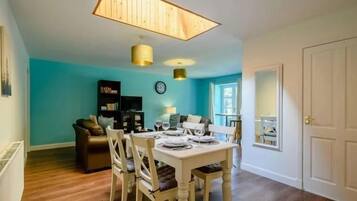 Fishing Cottage | Ruang tamu | 36 inci sebuah televisyen pintar dengan digital