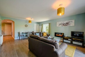Riverside Cottage | Living area | 36-inch Smart TV with digital channels - Nith Riverside Cottages (Sanquhar)