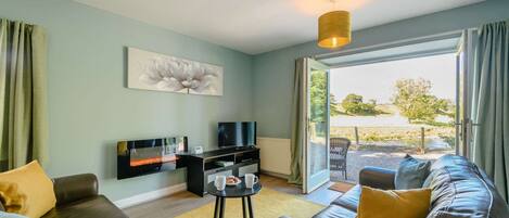 Riverside Cottage | Living area