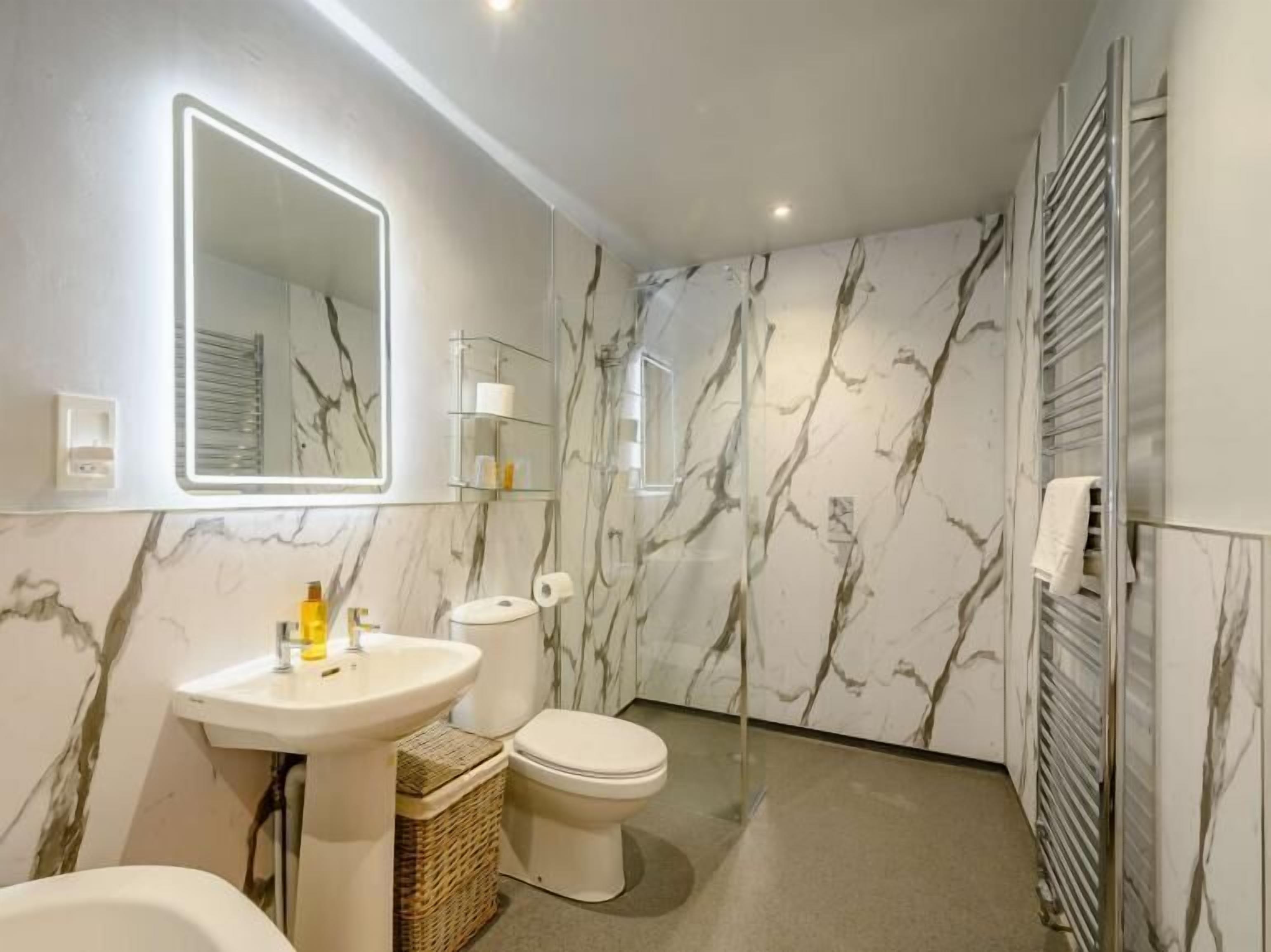 Waterside Cottage | Bathroom