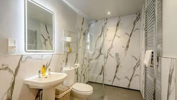Waterside Cottage | Bathroom