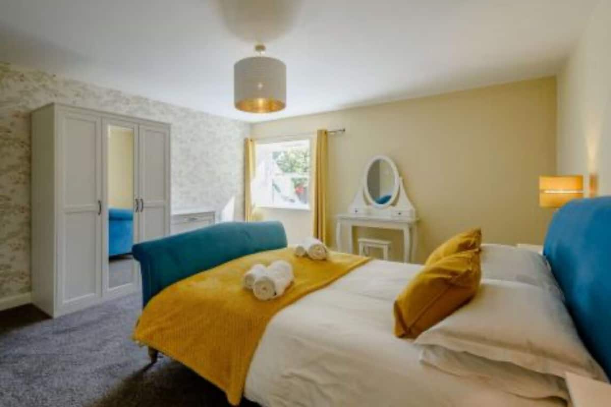 Fishing Cottage | Blackout drapes, iron/ironing board, cribs (free), WiFi (free)