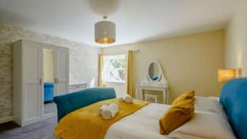 Cottage | Blackout drapes, iron/ironing board, free cribs/infant beds, travel crib