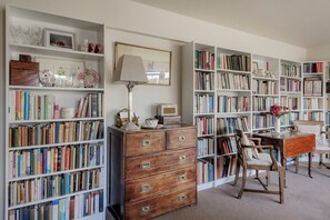 Interior - Camden Parkside Apartment, by Veeve (London)