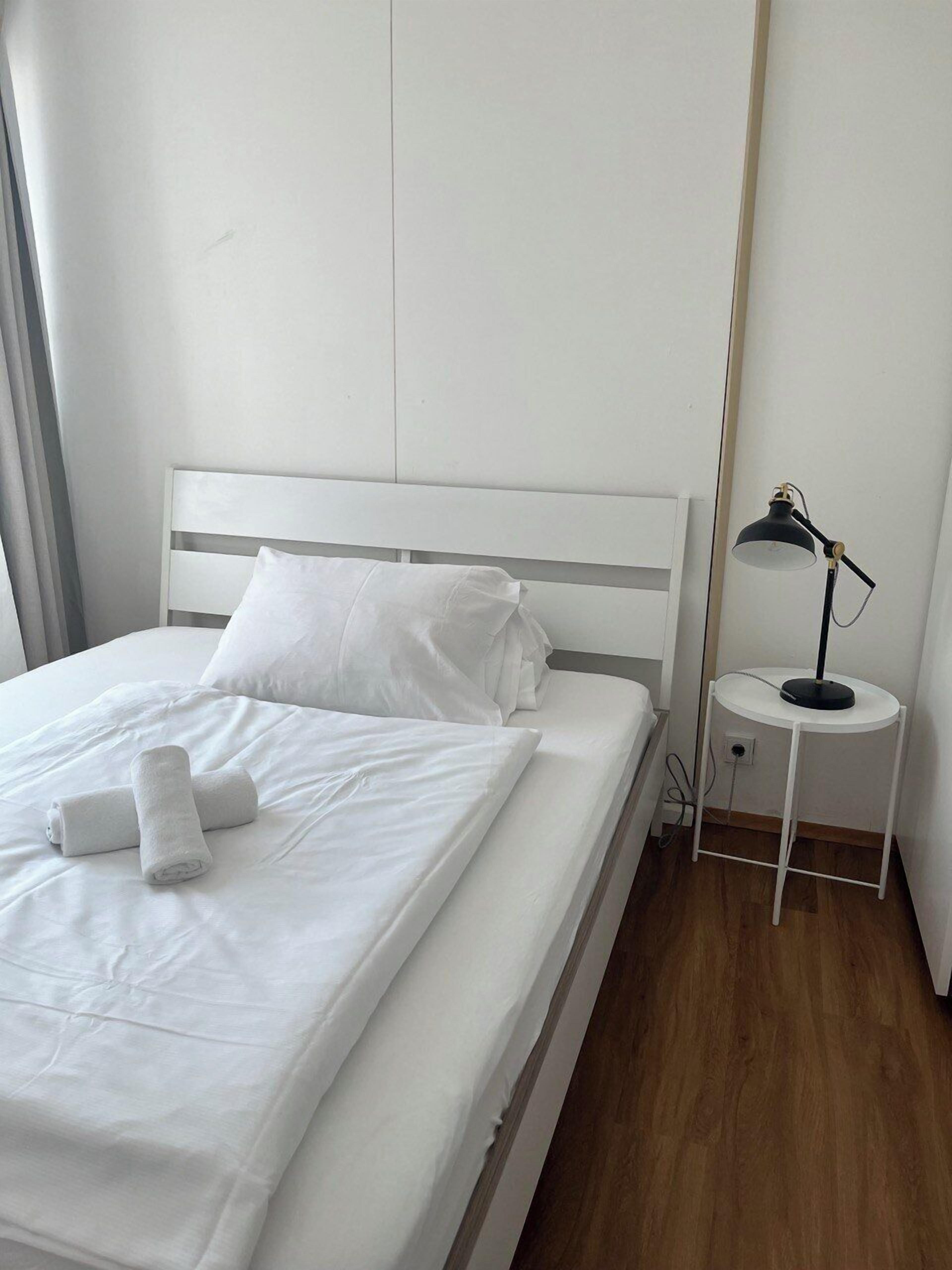 Iron/ironing board, Internet, bed sheets