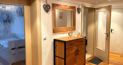 Zum Fröhlich. Quiet and very nice vacation apartment with large garden, carport