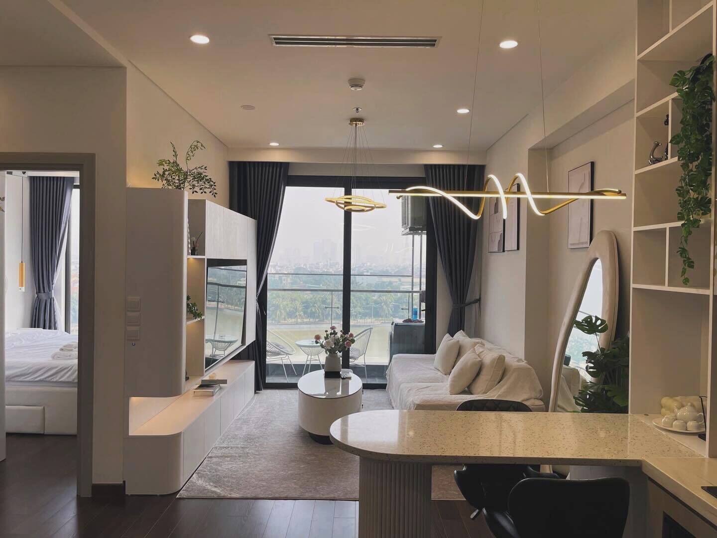 Free minibar, individually decorated, individually furnished, desk