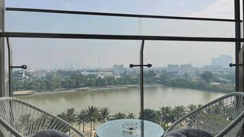 Free minibar, individually decorated, individually furnished, desk