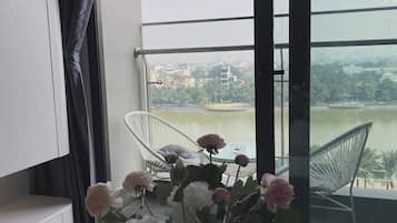 Free minibar, individually decorated, individually furnished, desk