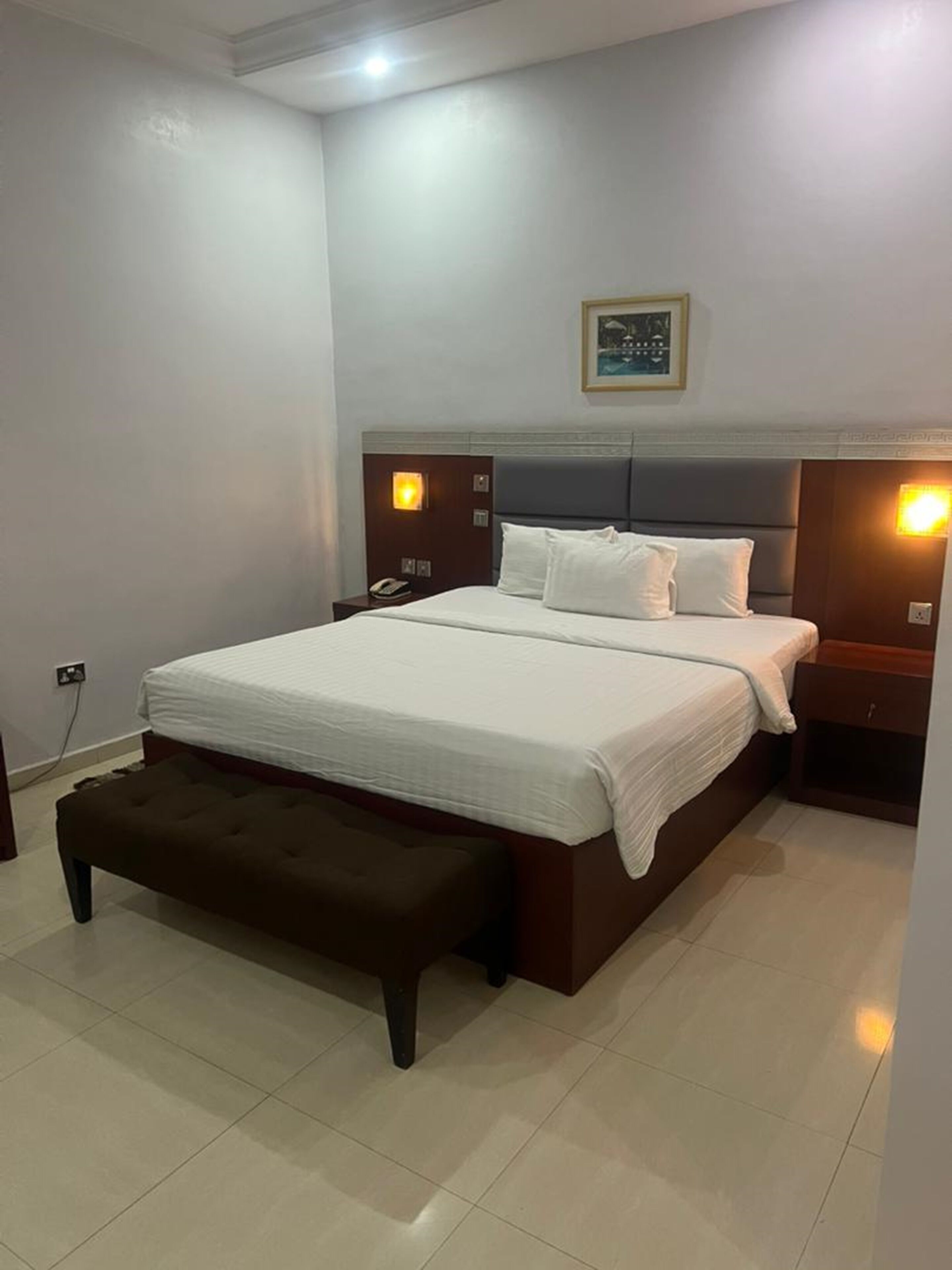 Executive Suite | Desk, laptop workspace, free WiFi