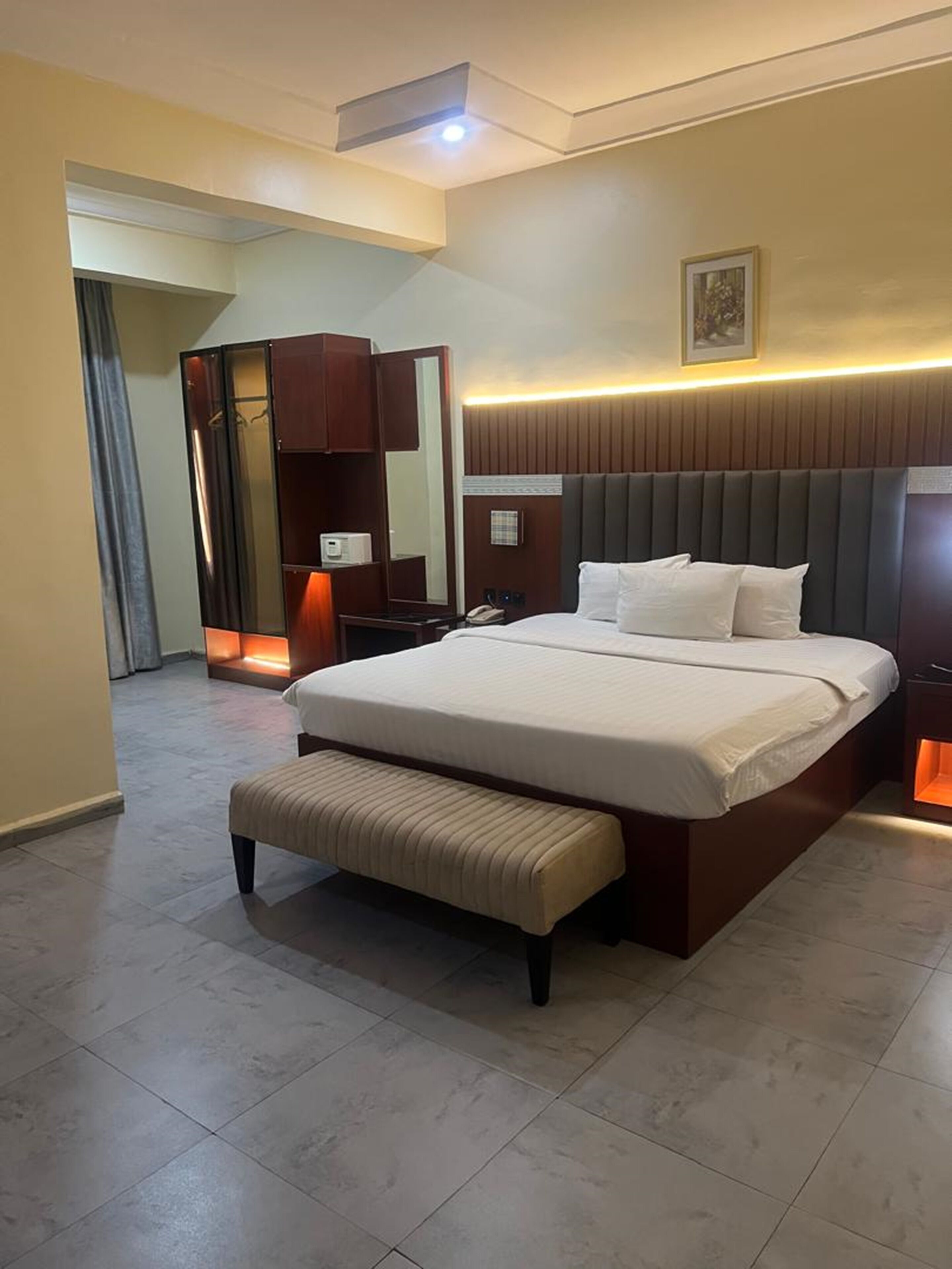 Executive Room | Desk, laptop workspace, free WiFi