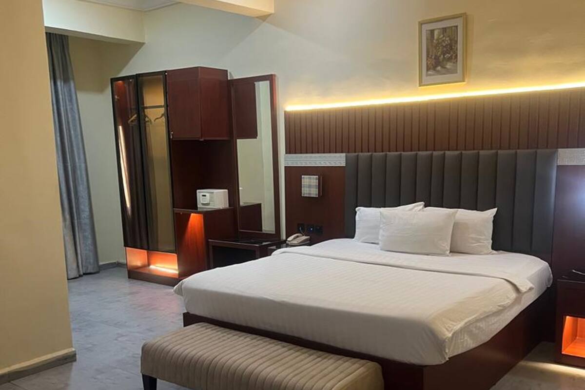 Executive Room | Desk, laptop workspace, free WiFi