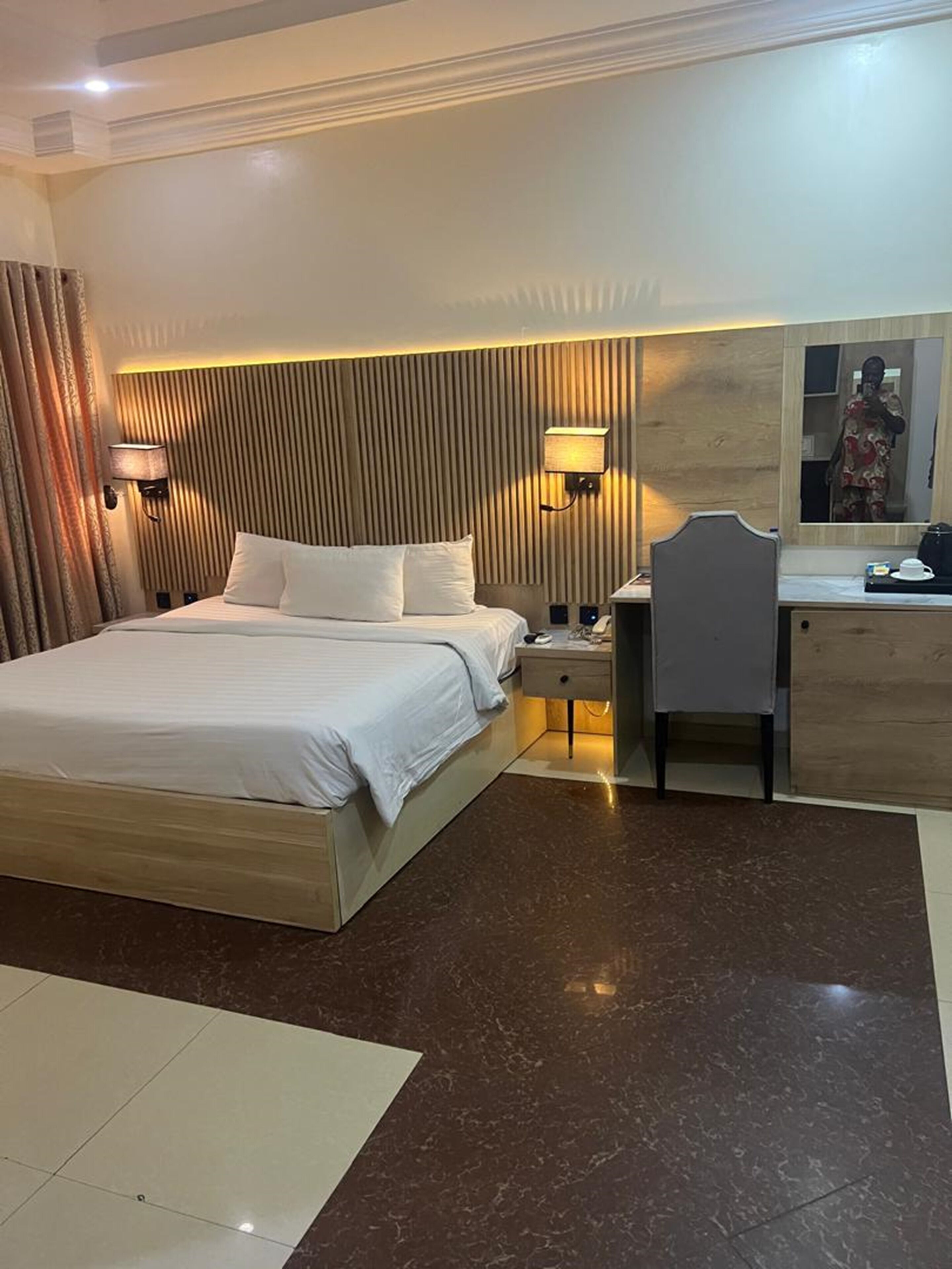 Classic Room | Desk, laptop workspace, free WiFi