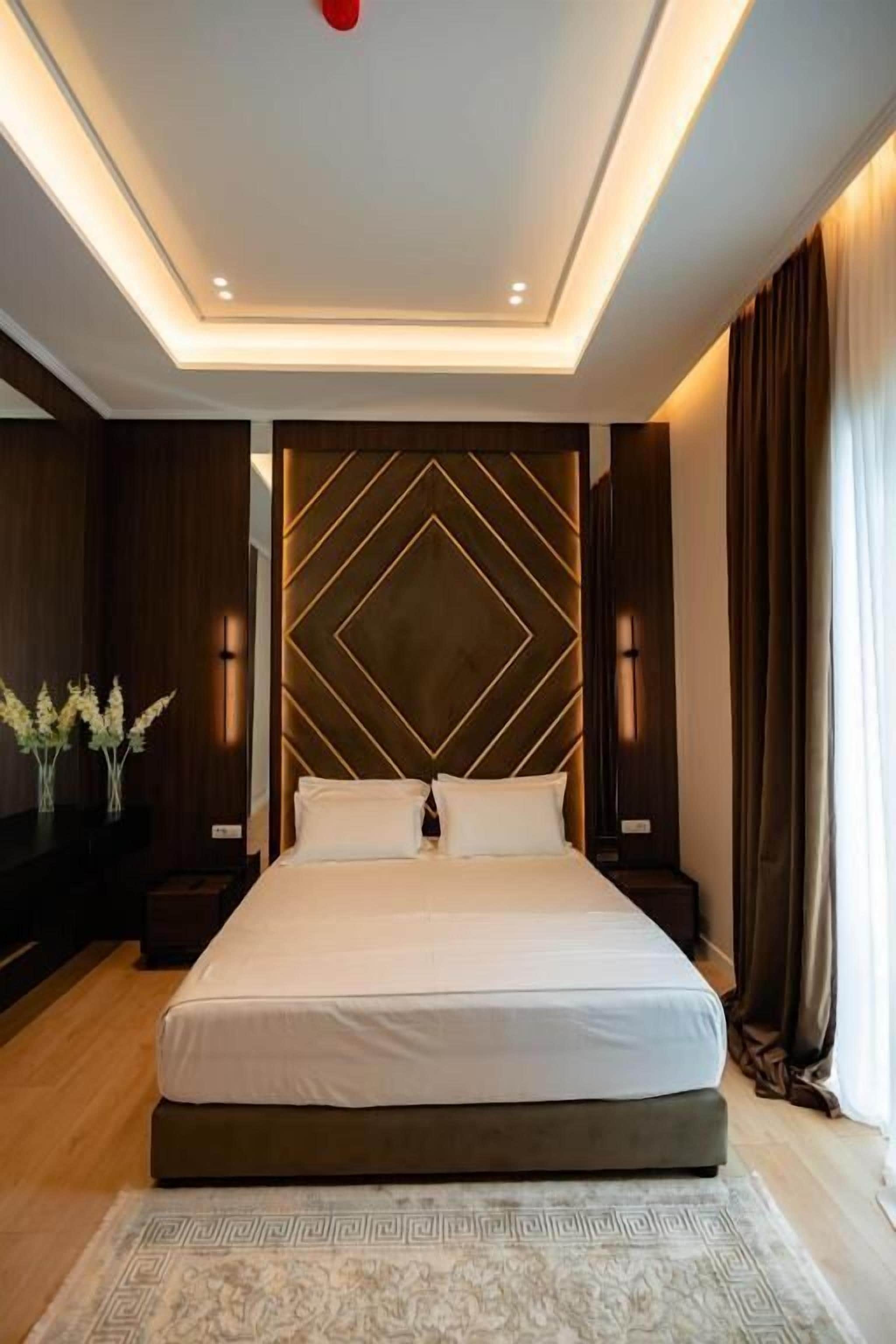 Escrivaninha, quartos à prova de som, ferros/tábuas de passar roupa