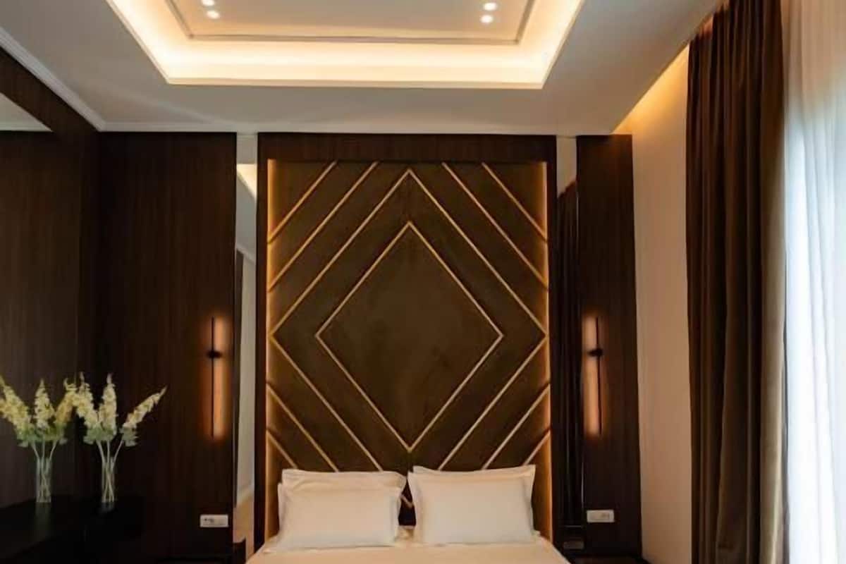 Escritorio, sistema de insonorización, tabla de planchar con plancha